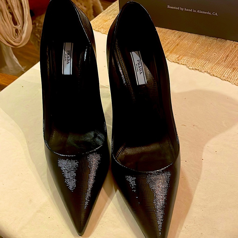 Only once worn designerPrada black pumps size 41. Excellent shoe.